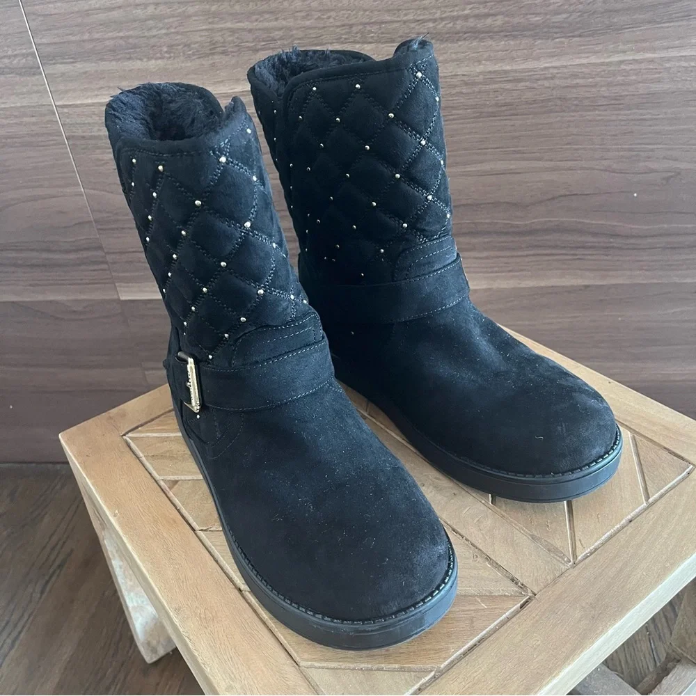 Guess black quilted studded buckle Women boots with inside faux fur Size 10 Y2K